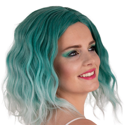 Zijaanzicht pruik Alicia aqua met golvend haar tot over de schouder voor een themafeest
