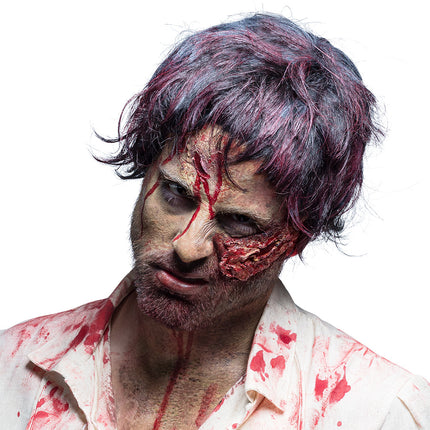 Zombie schminkset Undead gebruikt voor een opengereten wond naast het oog met bloedsporen, voor Halloween