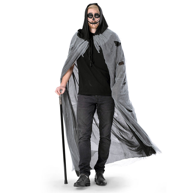 Zombiecape 180 cm in grijs gaas met scheuren en zwarte capuchon, gedragen voor Halloween