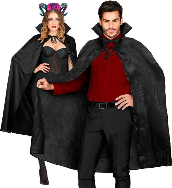 Zwart cape halloween met staande kraag en halsstrik, gedragen door dame en heer