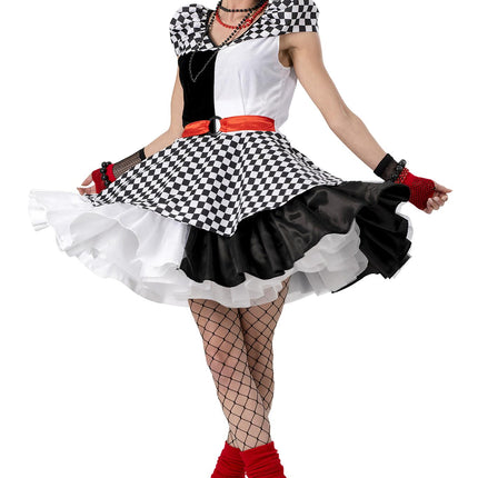 Zwart wit Suzanna met gespreide rok, half zwart half wit lijfje en pofschouders