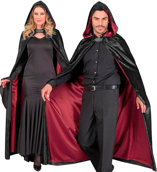 Zwarte fluwelen cape met puntkap en siergesp bij de hals, voor dames en heren