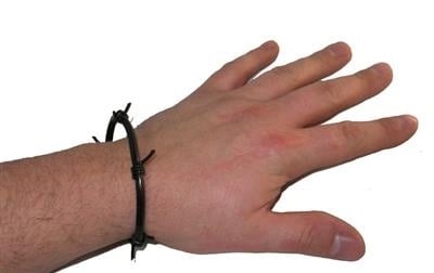 e-carnavalskleding-SYK Prikkeldraad armband